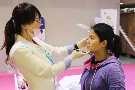 北京美博會(huì)《瑯泰姆蘭》化妝培訓(xùn)技術(shù)機(jī)器現(xiàn)世(圖5)